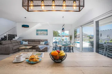 4-Bedroom Villa with Pool & Sea View in Kremenići