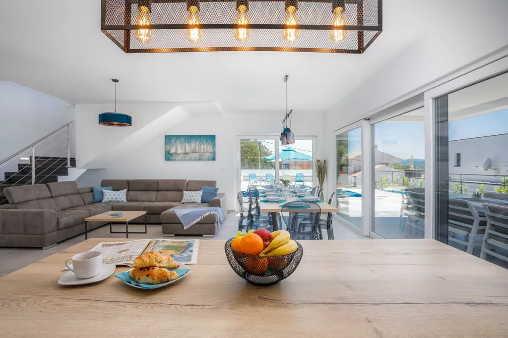 4-Bedroom Villa with Pool & Sea View in Kremenići