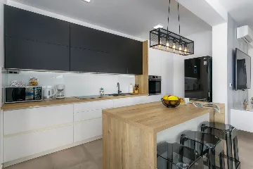 4-Bedroom Villa with Pool & Sea View in Kremenići