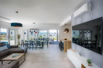 4-Bedroom Villa with Pool & Sea View in Kremenići