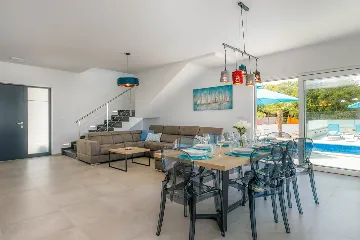 4-Bedroom Villa with Pool & Sea View in Kremenići