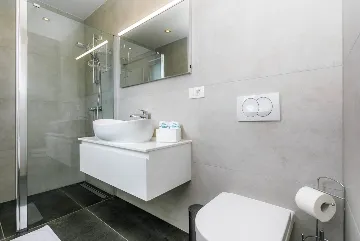 4-Bedroom Villa with Pool & Sea View in Kremenići