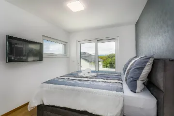 4-Bedroom Villa with Pool & Sea View in Kremenići