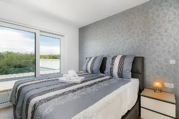 4-Bedroom Villa with Pool & Sea View in Kremenići