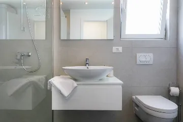 4-Bedroom Villa with Pool & Sea View in Kremenići