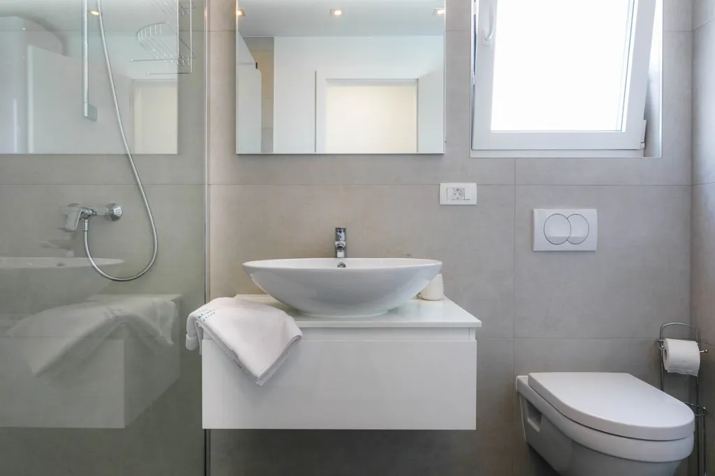 4-Bedroom Villa with Pool & Sea View in Kremenići