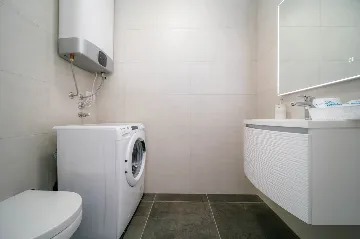 4-Bedroom Villa with Pool & Sea View in Kremenići