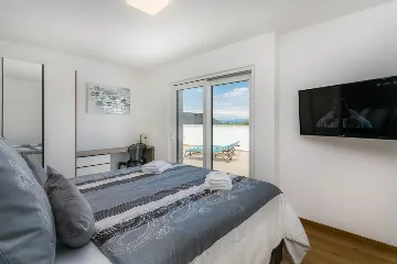 4-Bedroom Villa with Pool & Sea View in Kremenići