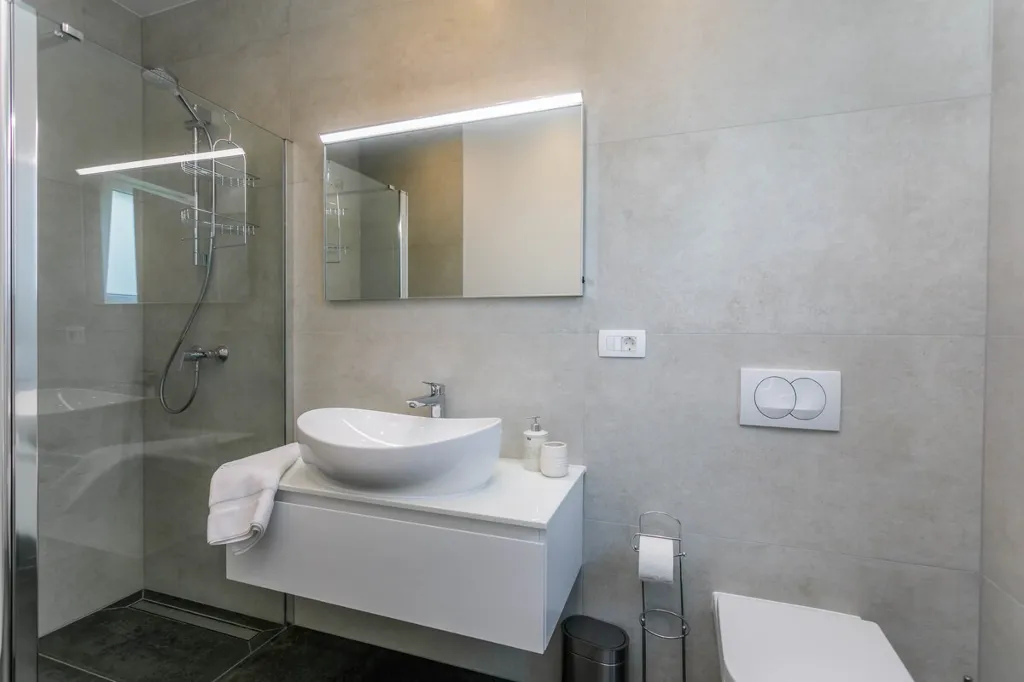 4-Bedroom Villa with Pool & Sea View in Kremenići