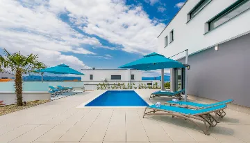 4-Bedroom Villa with Pool & Sea View in Kremenići