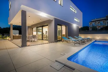 4-Bedroom Villa with Pool & Sea View in Kremenići