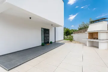 4-Bedroom Villa with Pool & Sea View in Kremenići