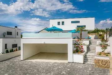 4-Bedroom Villa with Pool & Sea View in Kremenići