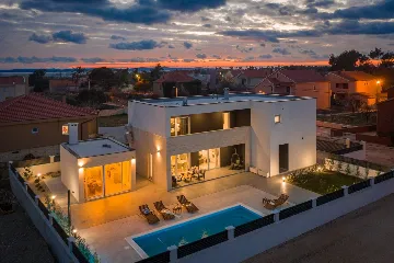 Privlaka 4-Bedroom House with Pool for 8