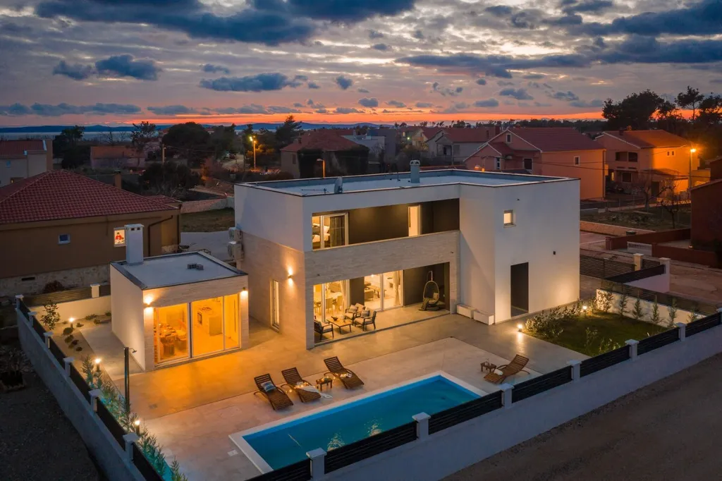 Privlaka 4-Bedroom House with Pool for 8