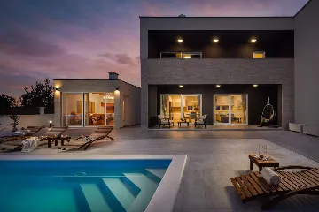 Privlaka 4-Bedroom House with Pool for 8