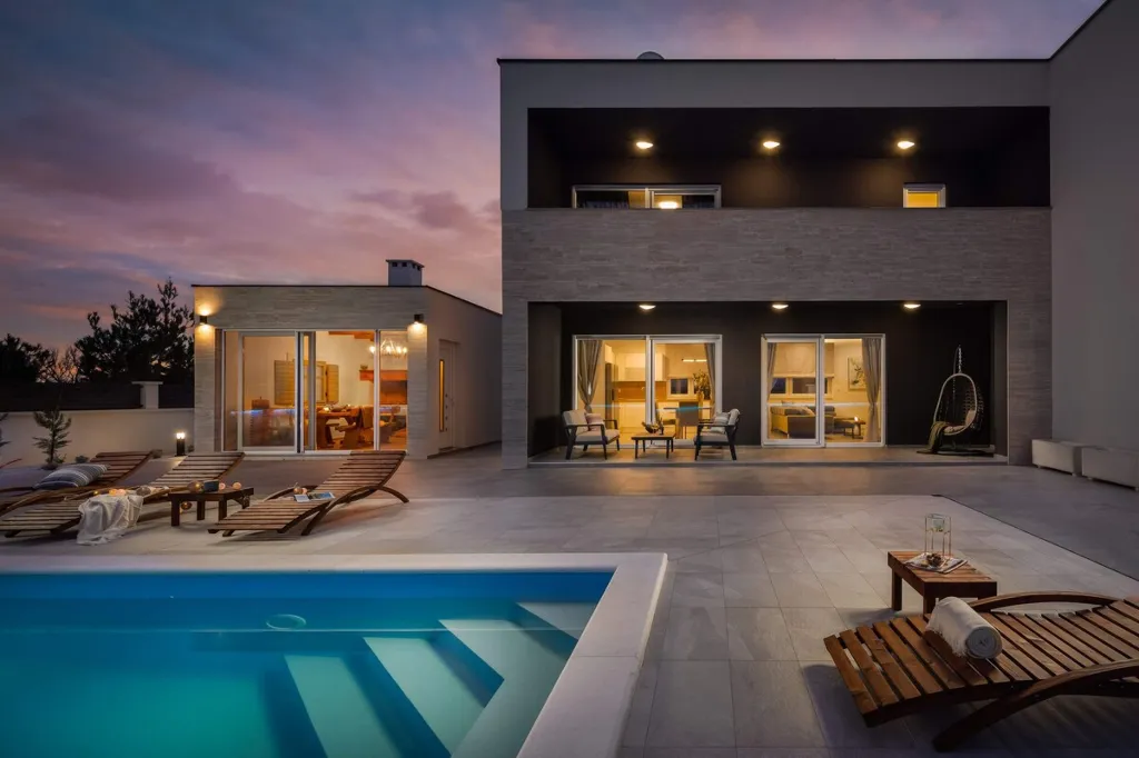 Privlaka 4-Bedroom House with Pool for 8