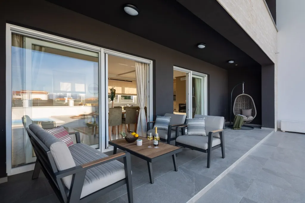 Privlaka 4-Bedroom House with Pool for 8