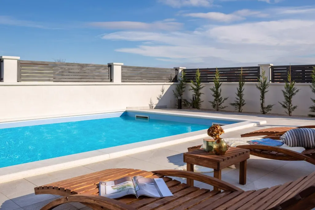 Privlaka 4-Bedroom House with Pool for 8