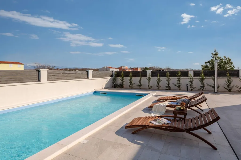 Privlaka 4-Bedroom House with Pool for 8