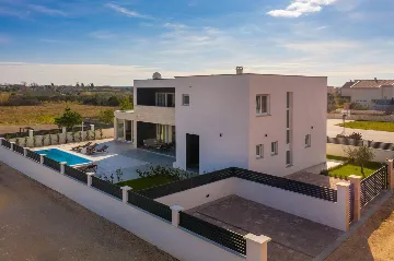 Privlaka 4-Bedroom House with Pool for 8