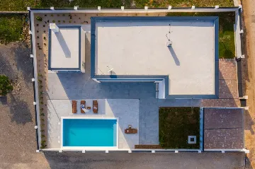 Privlaka 4-Bedroom House with Pool for 8