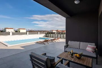 Privlaka 4-Bedroom House with Pool for 8