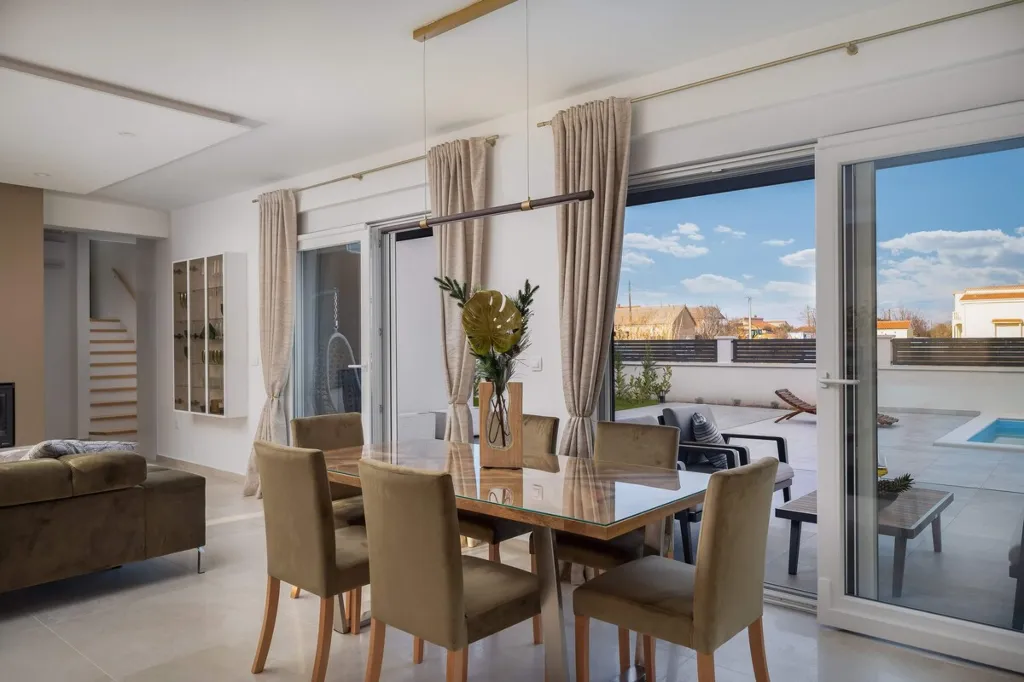 Privlaka 4-Bedroom House with Pool for 8