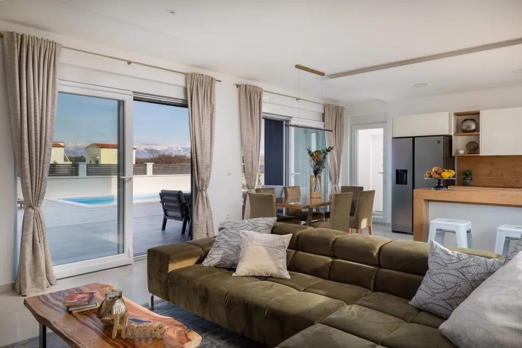 Privlaka 4-Bedroom House with Pool for 8