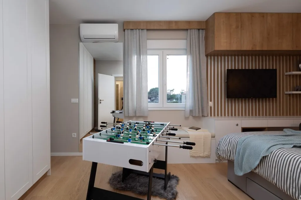 Privlaka 4-Bedroom House with Pool for 8