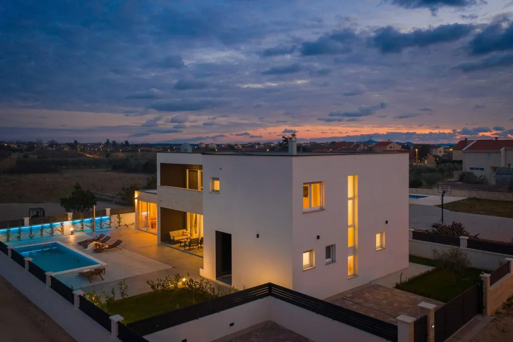 Privlaka 4-Bedroom House with Pool for 8