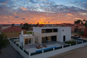 Privlaka 4-Bedroom House with Pool for 8