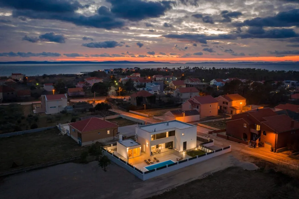 Privlaka 4-Bedroom House with Pool for 8