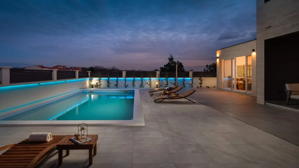 Privlaka 4-Bedroom House with Pool for 8