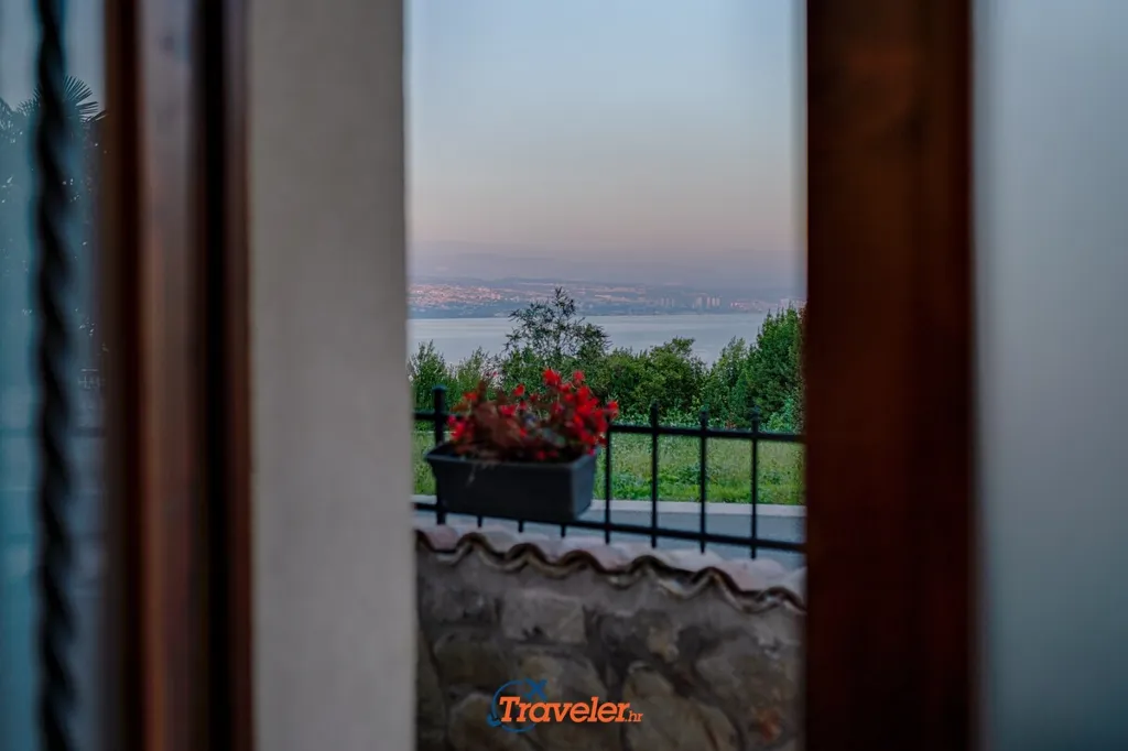 Stone Villa with Pool and Kvarner Bay View, Ičići