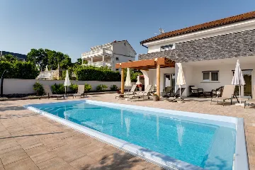 House in Pinezići for up to 10 Guests with Pool