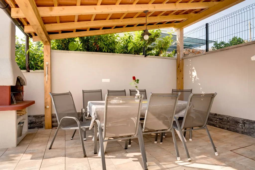House in Pinezići for up to 10 Guests with Pool