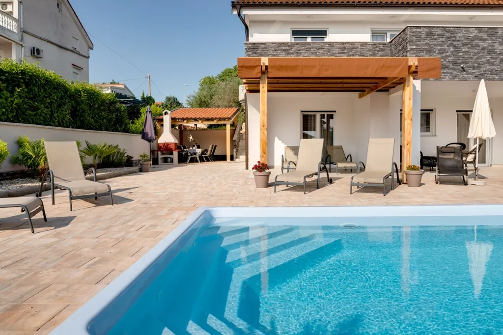 House in Pinezići for up to 10 Guests with Pool