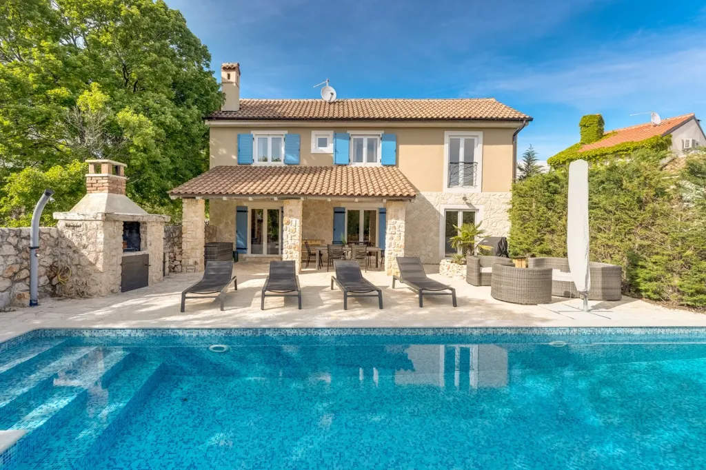 3-Bedroom House with Pool in Garica, Croatia