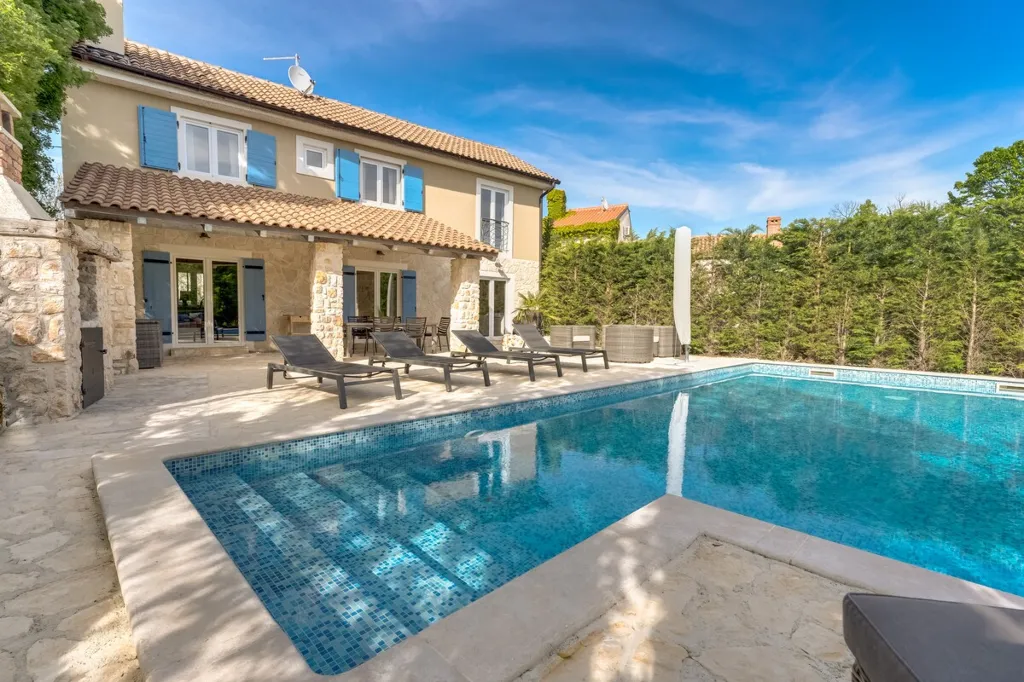 3-Bedroom House with Pool in Garica, Croatia