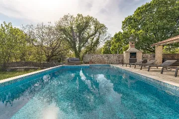 3-Bedroom House with Pool in Garica, Croatia