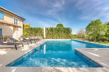 3-Bedroom House with Pool in Garica, Croatia