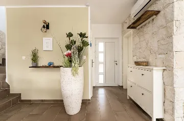 3-Bedroom House with Pool in Garica, Croatia