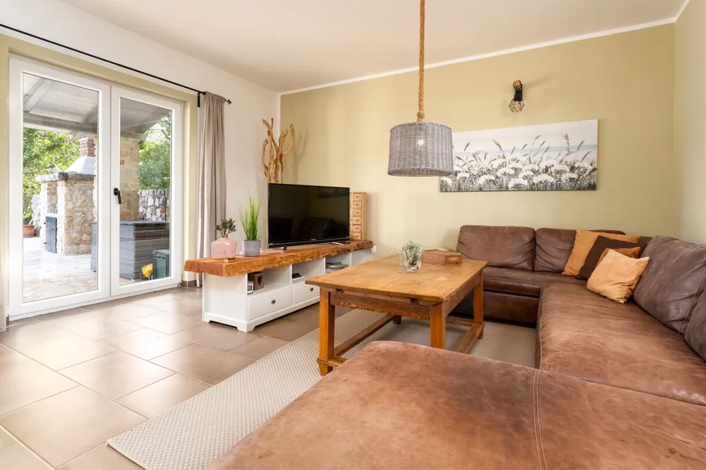 3-Bedroom House with Pool in Garica, Croatia