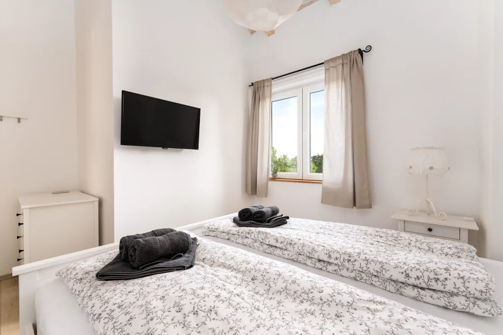 3-Bedroom House with Pool in Garica, Croatia