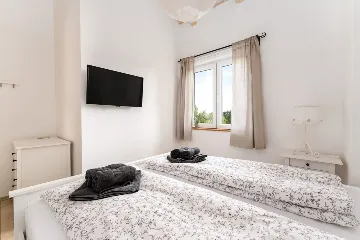 3-Bedroom House with Pool in Garica, Croatia