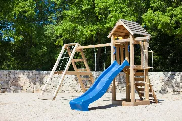 Villa with Pool and Fenced Courtyard in Kras