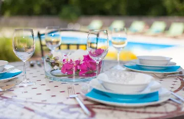 Villa with Pool and Fenced Courtyard in Kras