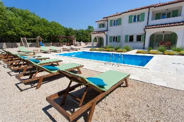 Villa with Pool and Fenced Courtyard in Kras