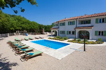 Villa with Pool and Fenced Courtyard in Kras